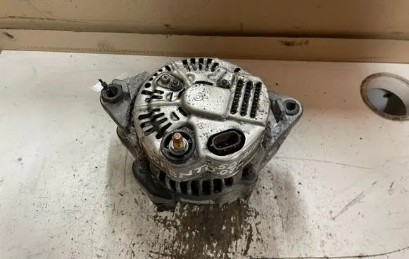 KIA Sorento Generator/alternator 373004A300 021319212