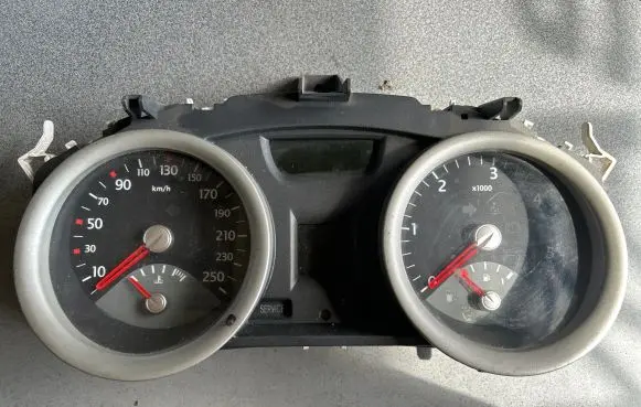 Renault Megane II Speedometer (instrument cluster) 8200399700 PCAB032312