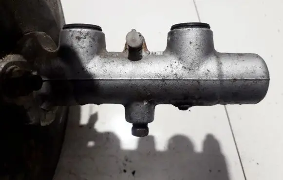 Mazda 626 Master brake cylinder