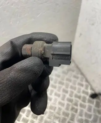 Jeep Grand Cherokee (WJ) Air conditioning (A/C) pressure sensor 05072384aa