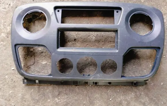 Renault Master III Dashboard center trim panel 682600025R