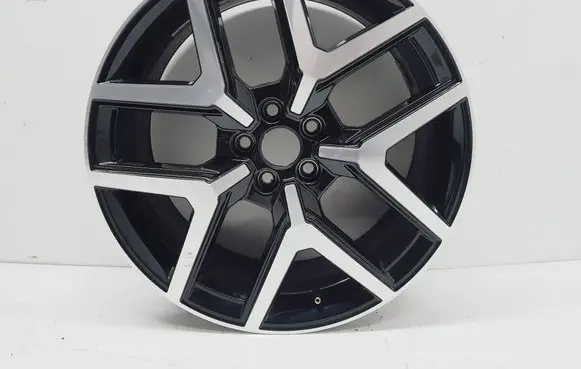 Seat Arona R18 alloy rim 6F9601025B