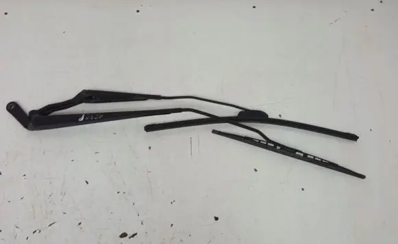 Front wiper blade arm