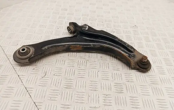 Renault Clio IV Front lower control arm/wishbone 