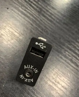 BMW 5 F10 F11 AUX in-socket connector 9237653