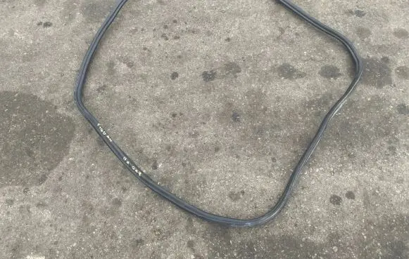 Volkswagen Tiguan Trunk rubber seal (body) 5N0827705
