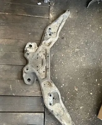 Infiniti Q50 Engine mount bracket 13213