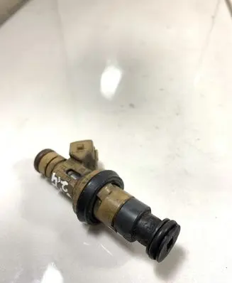 Volvo V70 Fuel injector 9125821