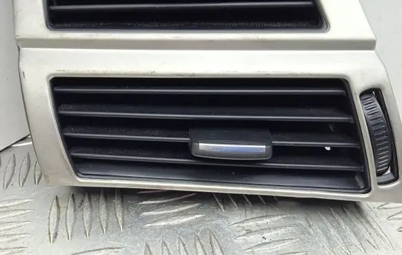 BMW X5 E70 Dash center air vent grill 922776705