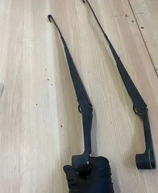 Mitsubishi L200 Front wiper blade arm 