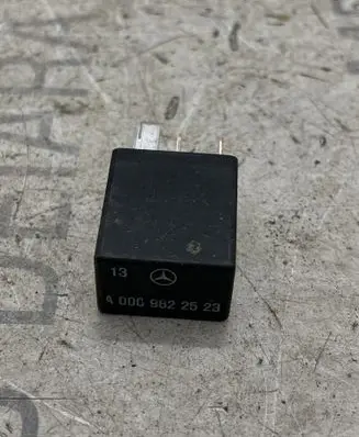 Mercedes-Benz C W205 Other relay A0009822523