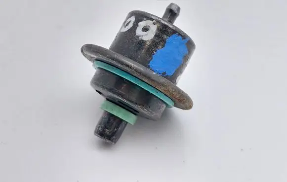 Rover 200 XV Fuel pressure regulator MKW10016