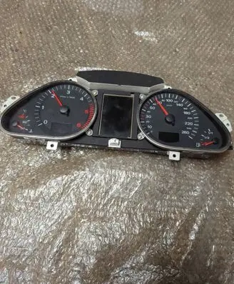 Audi A6 S6 C6 4F Speedometer (instrument cluster) 5550007301