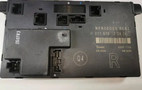 Mercedes-Benz E W211 Door control unit/module 2118701226 00401702