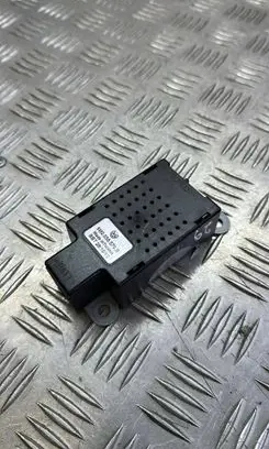 Volkswagen Golf VI Aerial antenna amplifier 5M0035570B
