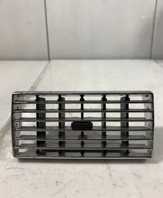 Volkswagen Golf IV Dash center air vent grill