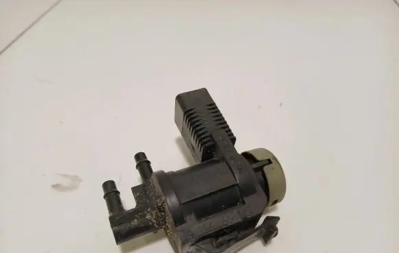 Audi A4 S4 B7 8E 8H Turbo solenoid valve 1J0906283C