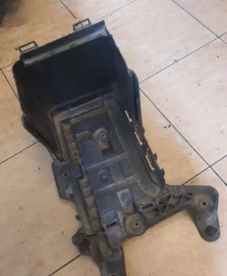Volkswagen Golf V Battery box tray 1K0915333B