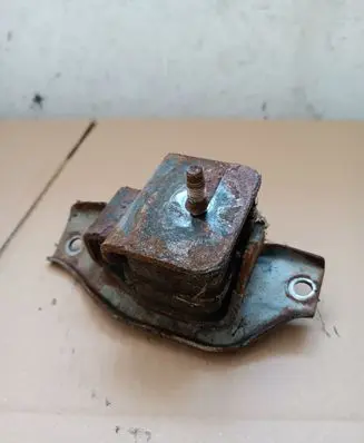 Subaru Legacy Engine mount bracket NOCODE