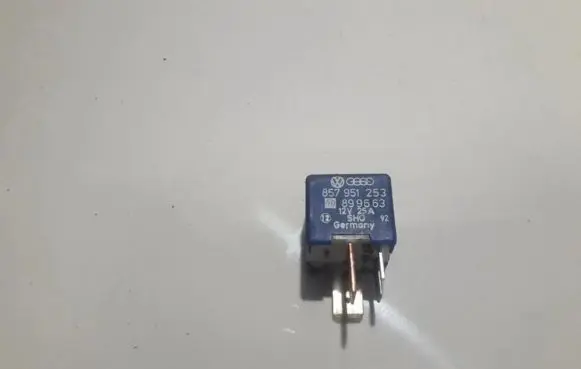 Volkswagen Golf IV Other relay 857951253