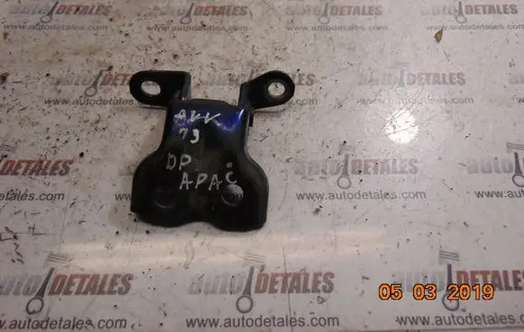 Toyota Avensis Verso Front door lower hinge 
