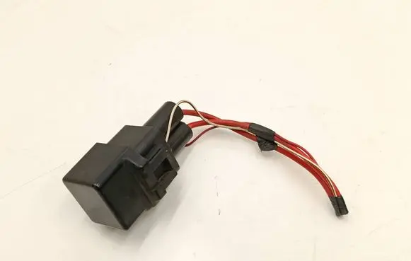 BMW 3 F30 F35 F31 Coolant fan relay 9207913 9207914 V23136J1004X85