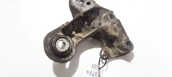 Volkswagen PASSAT B5.5 Engine mounting bracket 8e0199352f