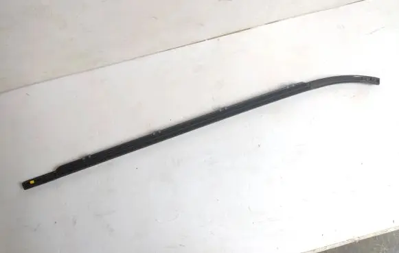 KIA Soul Rubber seal front door window/glass 