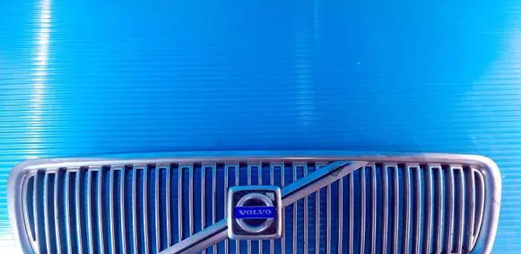 Volvo V70 Front bumper upper radiator grill 8659875