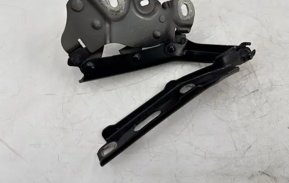 Audi A3 S3 8V Engine bonnet/hood hinges 