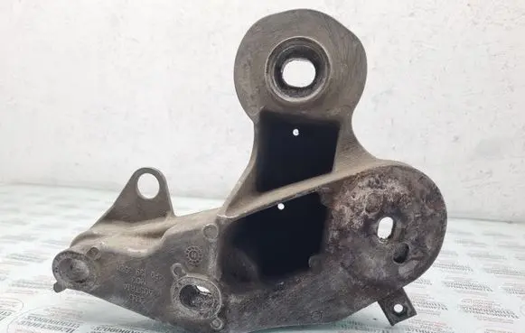 Audi A6 S6 C6 4F Engine mounting bracket 4F0199352M