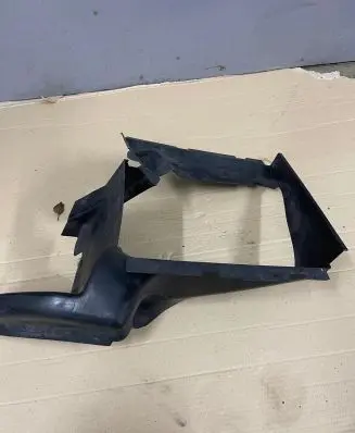 Audi Q7 4L Intercooler air channel guide 4L0117336