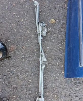 Opel Zafira A Front wiper linkage and motor