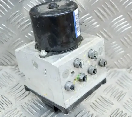 Volkswagen PASSAT B6 ABS Pump 16705912 S118676028