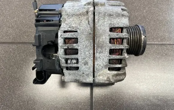 BMW 3 E90 E91 Generator/alternator 8507624