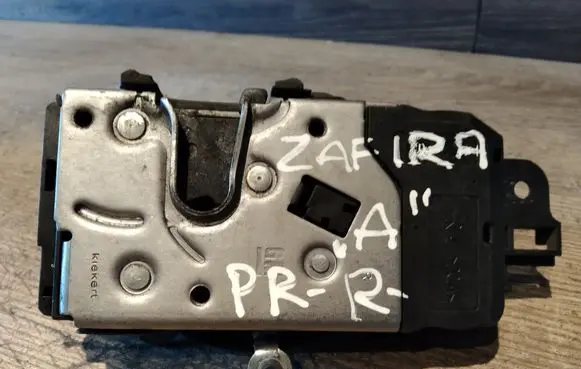 Opel Zafira A Front door lock
