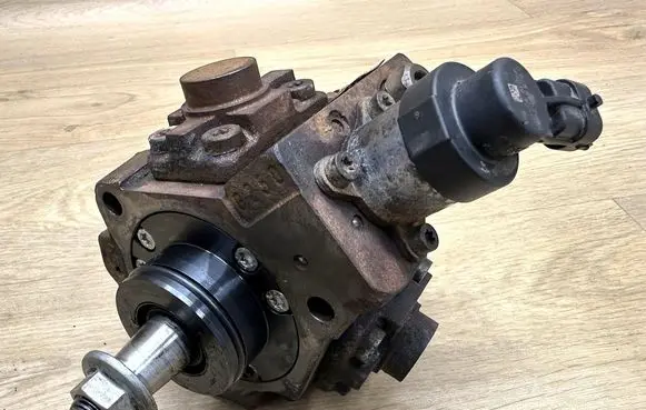 Renault Master II Fuel injection high pressure pump 8200503229 0445010140