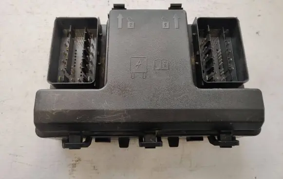 Ford C-MAX II Fuse module G2811 Q2GT14A067BD 16281157