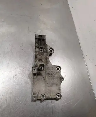 Skoda Octavia Mk2 (1Z) Engine mounting bracket 03G903143A