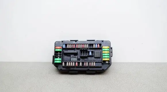 BMW 4 F32 F33 Fuse module 9389068