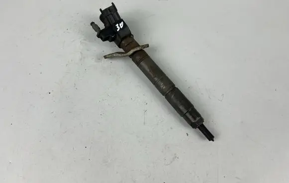 Volvo V40 Fuel injector 31303238