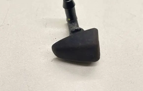 Windshield washer spray nozzle