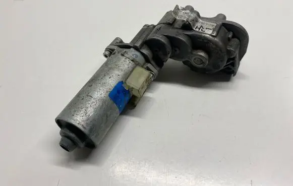 BMW X3 E83 Seat adjustment motor 0130002617