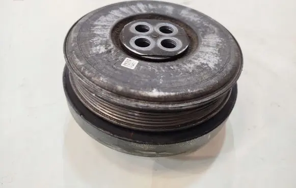 Mercedes-Benz C W205 Crankshaft pulley A6510351912