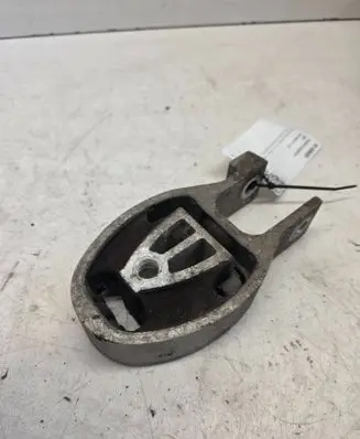 Volvo S60 Engine mount bracket 6G916P082AD