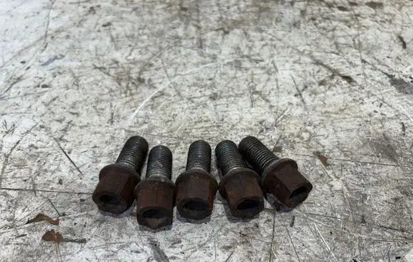 Volkswagen Golf V Nuts/bolts