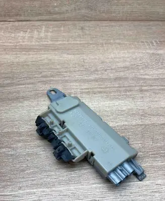 Mercedes-Benz E W211 Aerial antenna amplifier A2118203089 921869001