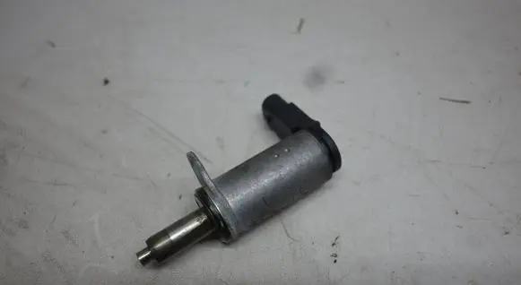 Audi A6 S6 C7 4G Camshaft vanos timing valve 06H103697B