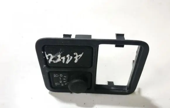 Nissan Almera N16 Headlight level height control switch 6896090j00 68960-90j00