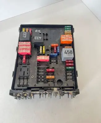 Volkswagen Golf V Fuse module 1K0937124K